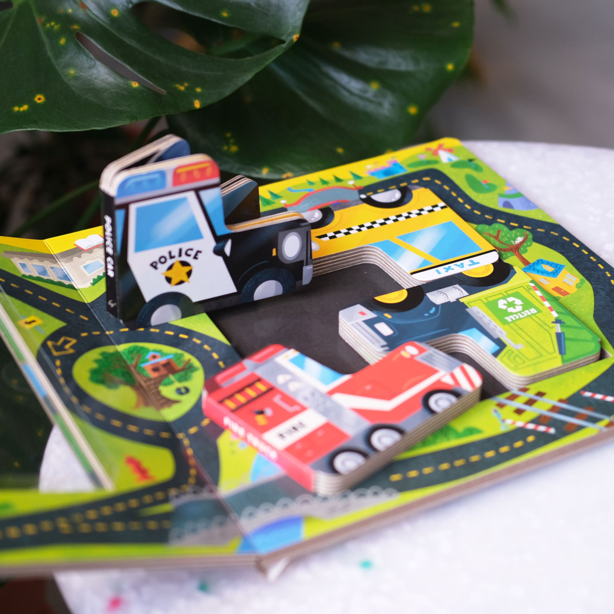 Read & Ride: Cars and Trucks (Novelty Book)