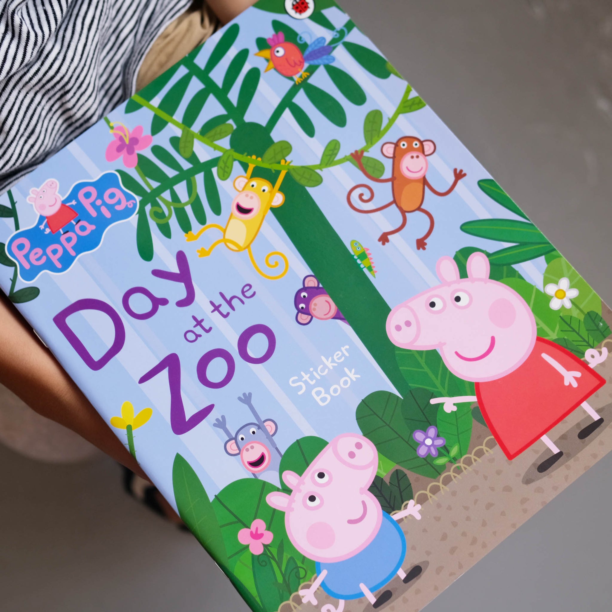Peppa Pig: Day At The Zoo Sticker Book