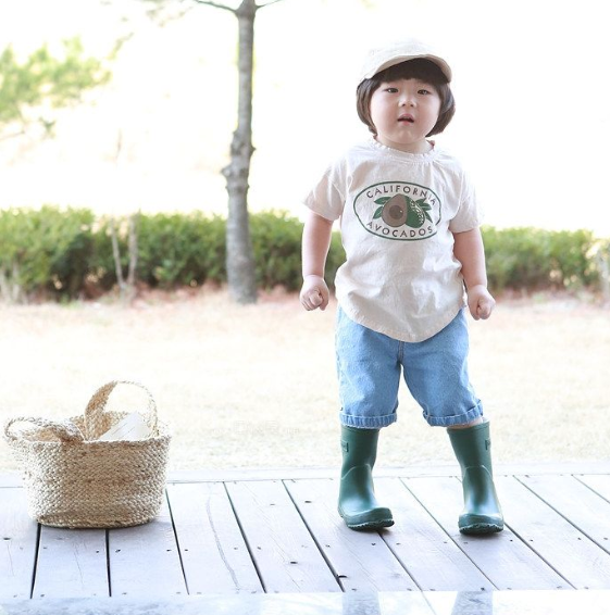 Avocado Tee - Oh Happy Fry - we ship worldwide